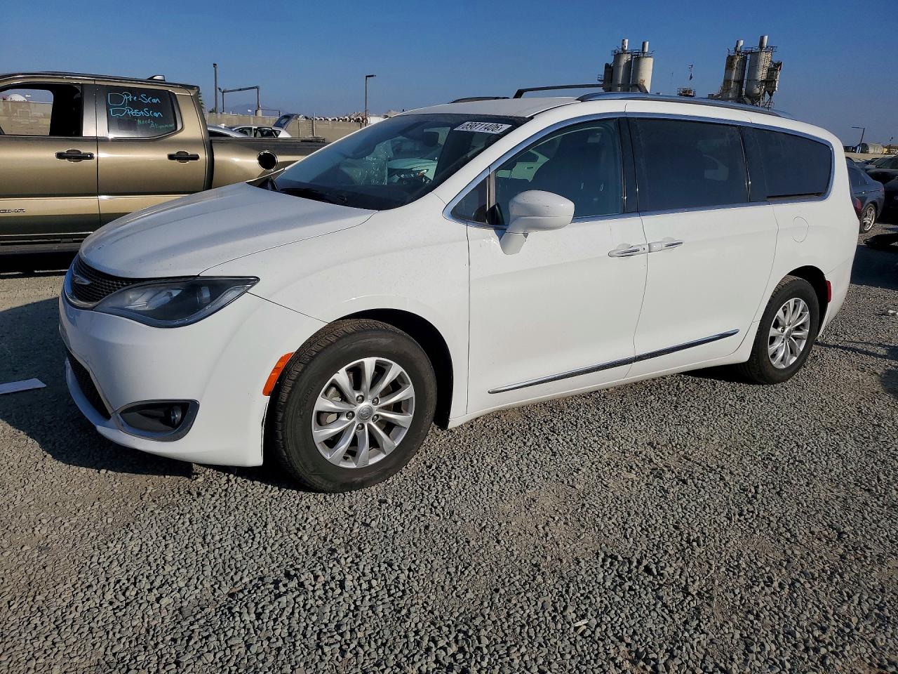 2019 CHRYSLER PACIFICA TOURING L | 2C4RC1BG1KR560889 | UPCARS