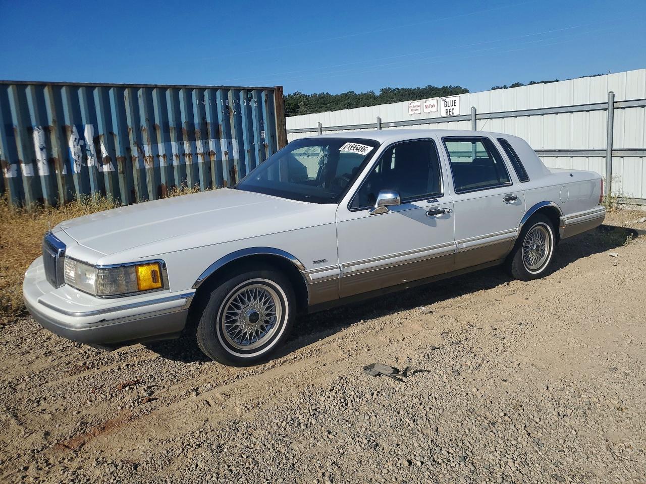 1991 LINCOLN TOWN CAR SIGNATURE | 1LNCM82W0MY618567 | UPCARS