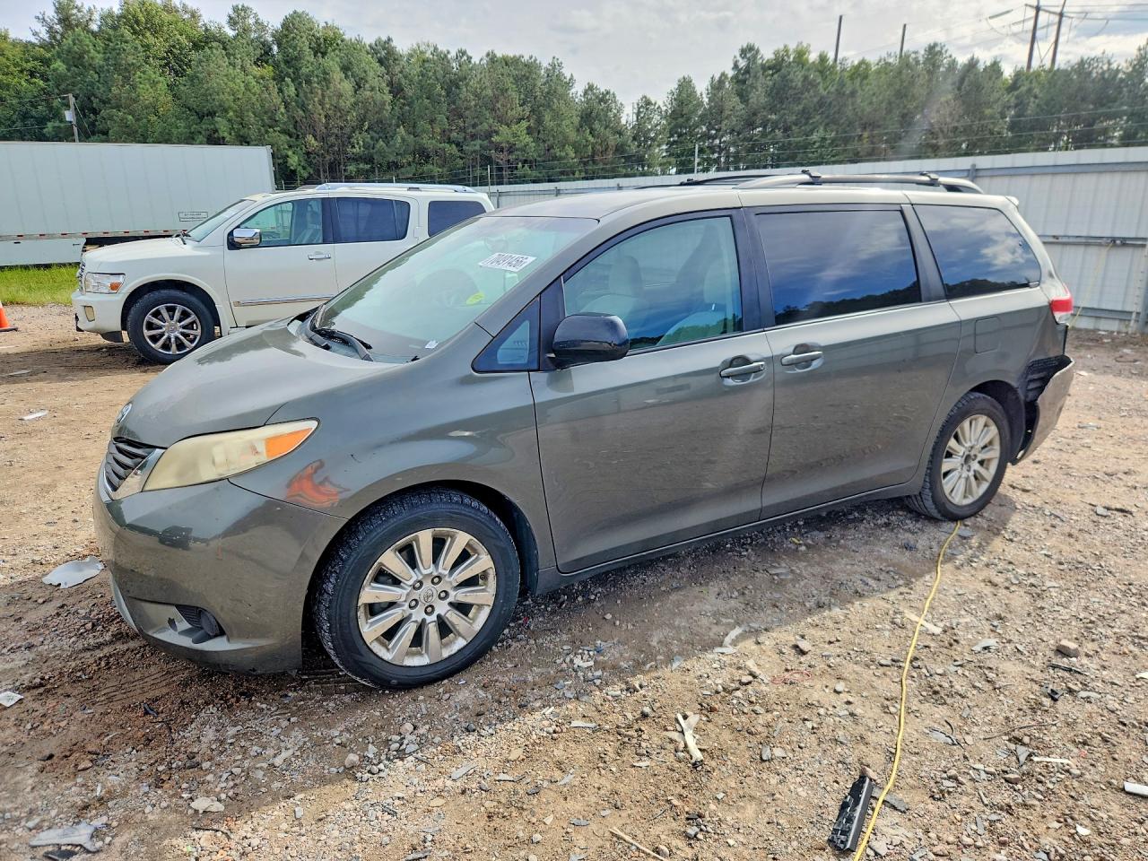 2011 TOYOTA SIENNA LE | 5TDJK3DC6BS005546 | UPCARS