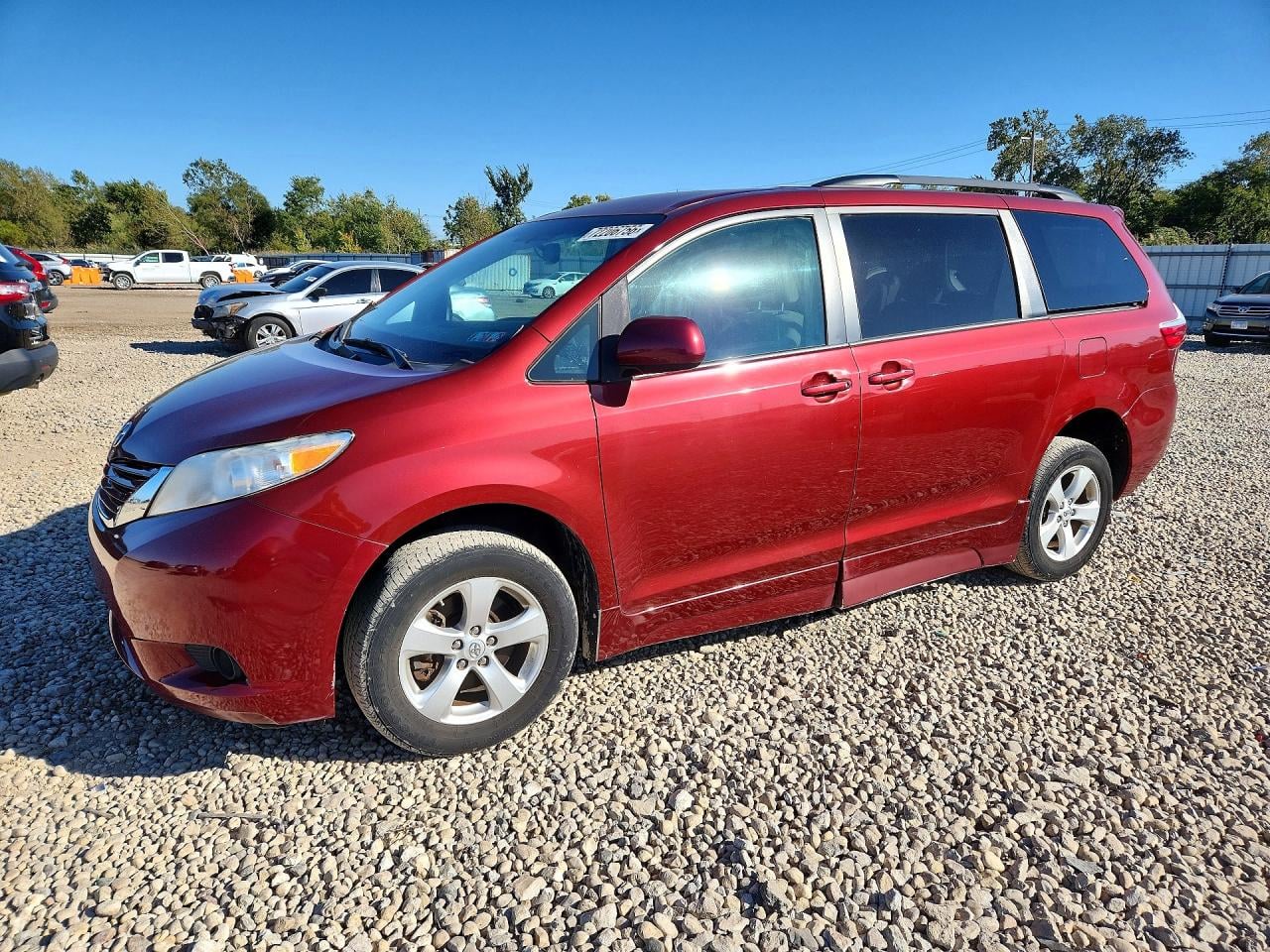 2017 TOYOTA SIENNA LE | 5TDKZ3DC1HS827177 | UPCARS
