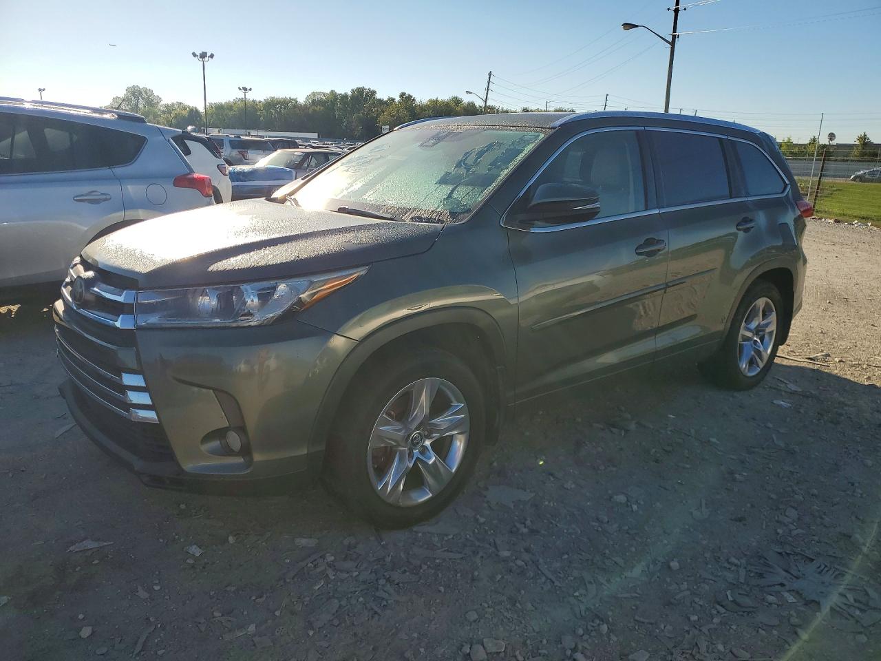 2017 TOYOTA HIGHLANDER LIMITED | 5TDDZRFHXHS439482 | UPCARS