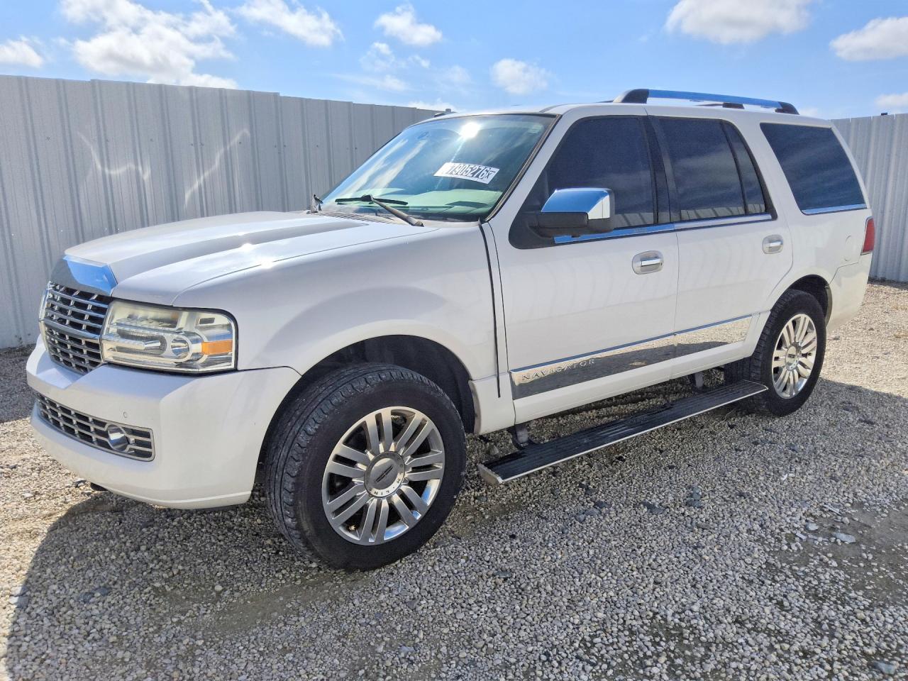 2011 LINCOLN NAVIGATOR | 5LMJJ2H56BEJ04536 | UPCARS