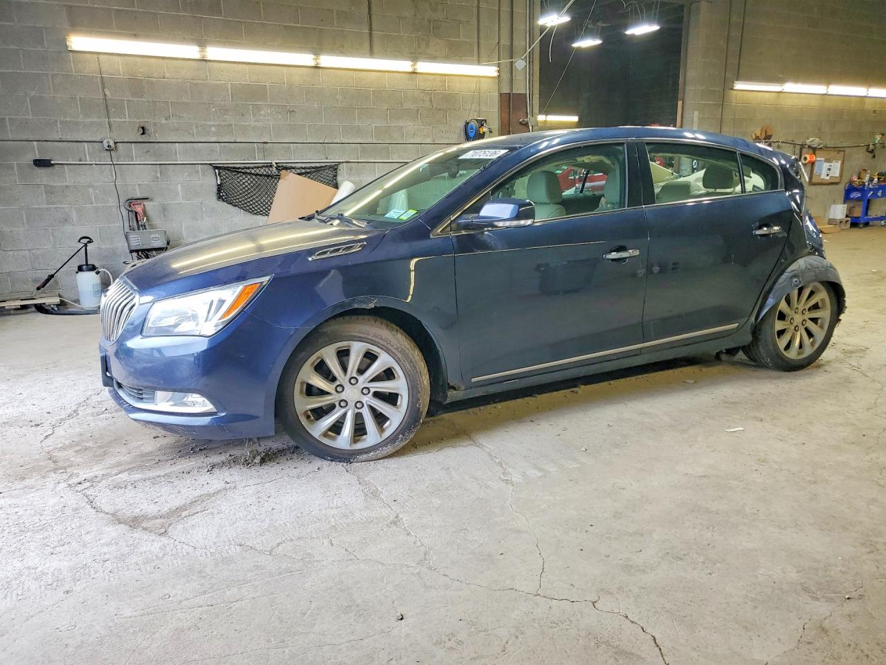 2016 BUICK LACROSSE | 1G4GB5G3XGF285640 | UPCARS