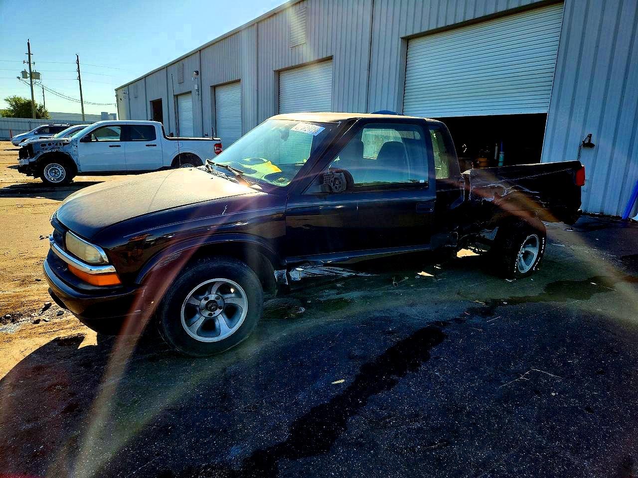 1998 CHEVROLET S10 | 1GCCS1943W8235215 | UPCARS