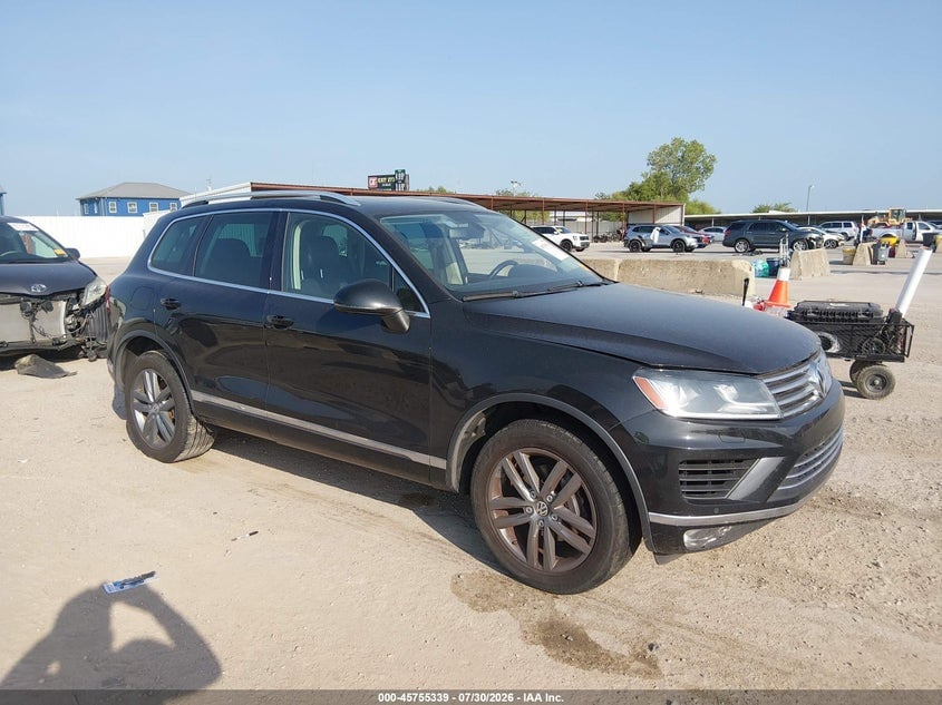 2015 VOLKSWAGEN TOUAREG V6 LUX | WVGEF9BP8FD008010 | UPCARS