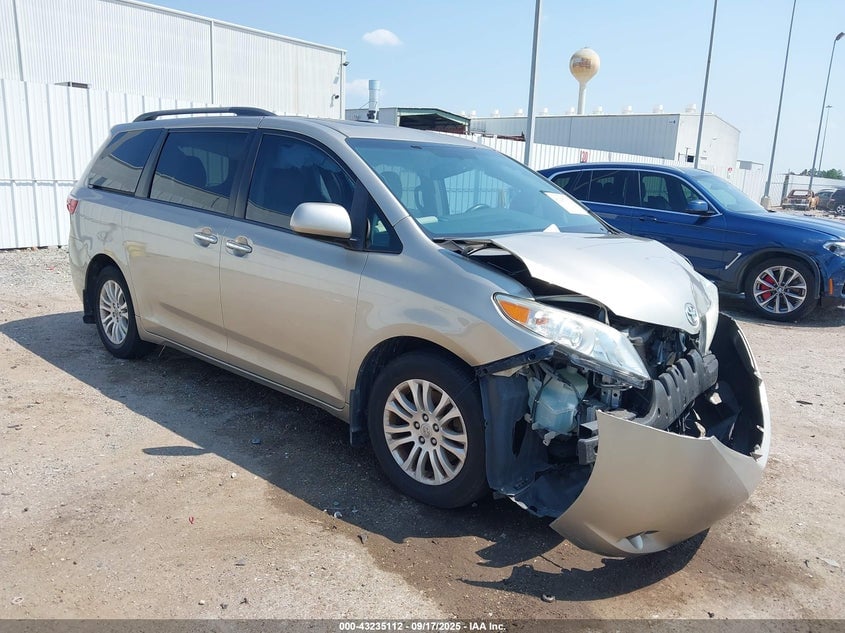 2017 TOYOTA SIENNA XLE PREMIUM 8 PASSENGER | 5TDYZ3DC7HS801435 | UPCARS