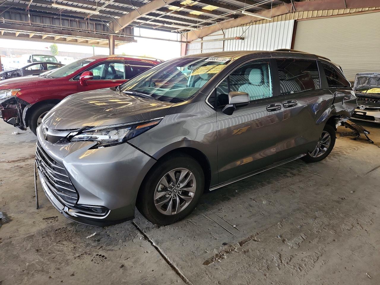 2026 TOYOTA SIENNA LE | 5TDKRKECXTS296627 | UPCARS