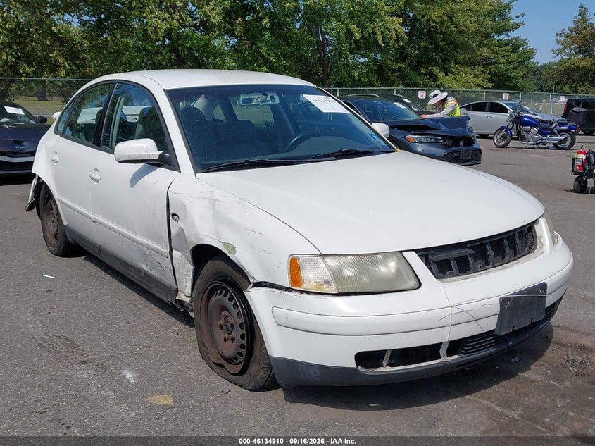 2001 VOLKSWAGEN PASSAT GLS | WVWAC63B11P009651 | UPCARS