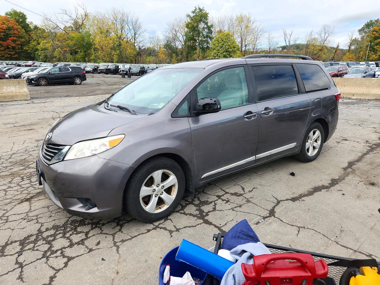2017 TOYOTA SIENNA LE | 5TDKZ3DC7HS841911 | UPCARS
