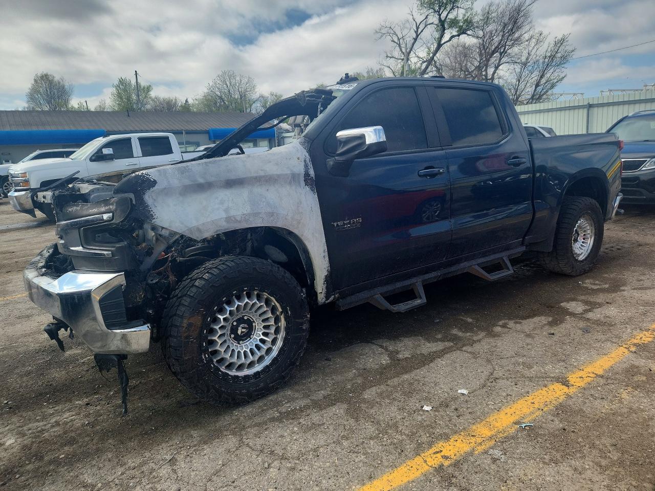 2021 CHEVROLET SILVERADO K1500 LT | 1GCUYDED5MZ117961 | UPCARS