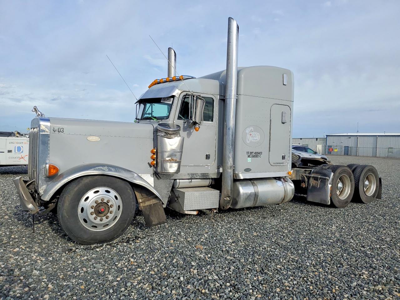 2000 PETERBILT ALL OTHER SEMI TRUCK | 1XP5DB9X5YD531767 | UPCARS