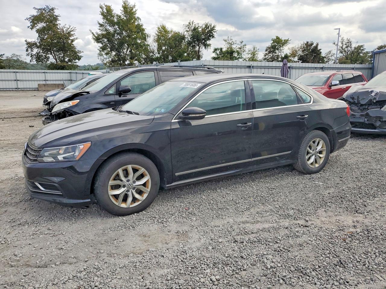 2016 VOLKSWAGEN PASSAT S | 1VWAT7A30GC067118 | UPCARS