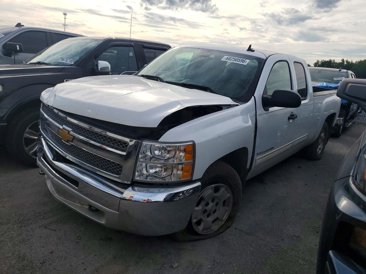 2013 CHEVROLET SILVERADO K1500 LT | 1GCRKSE71DZ108924 | UPCARS