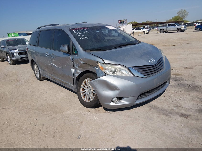 2017 TOYOTA SIENNA XLE 8 PASSENGER | 5TDYZ3DC4HS889991 | UPCARS