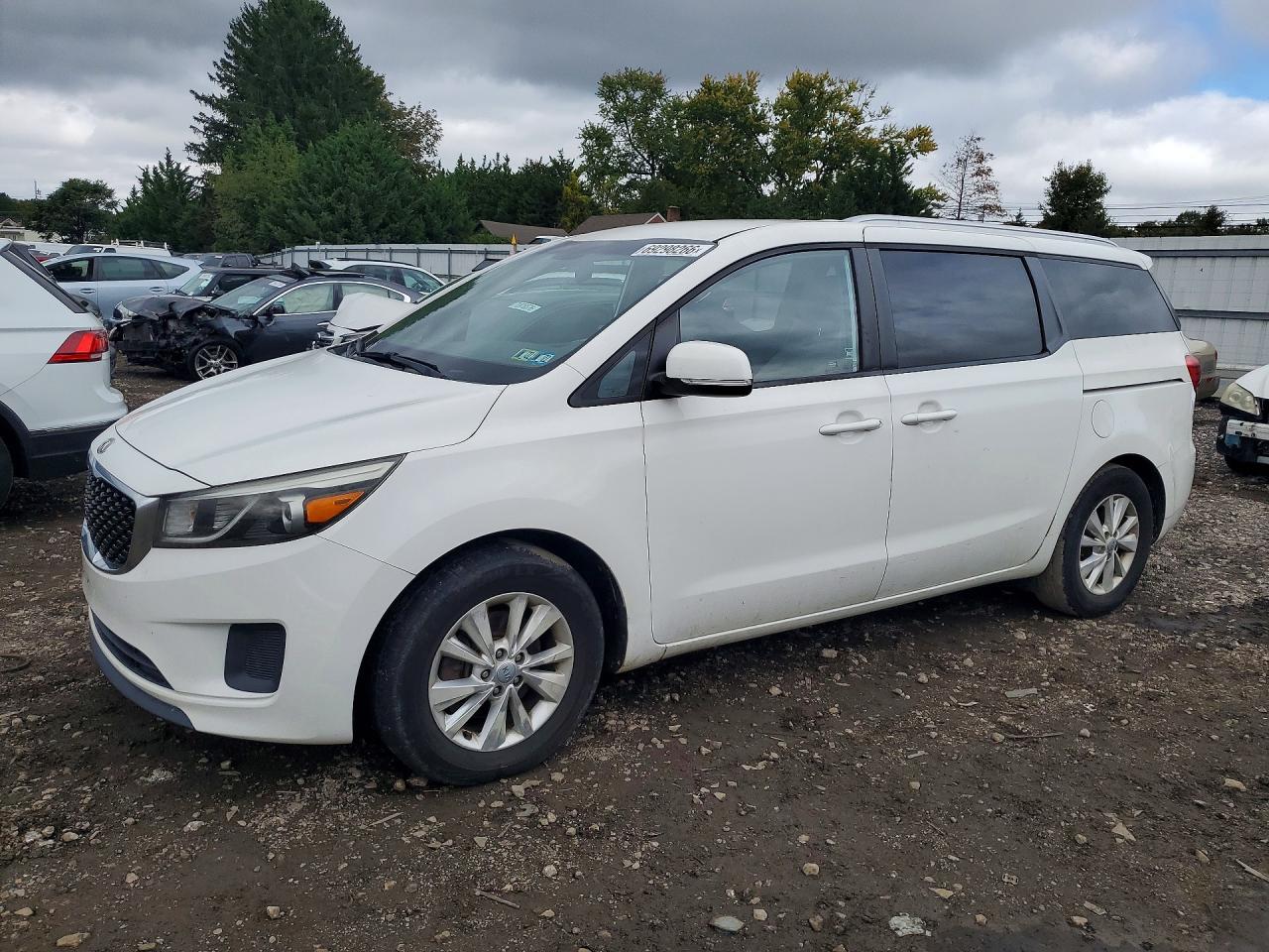 2016 KIA SEDONA LX | KNDMB5C15G6164090 | UPCARS