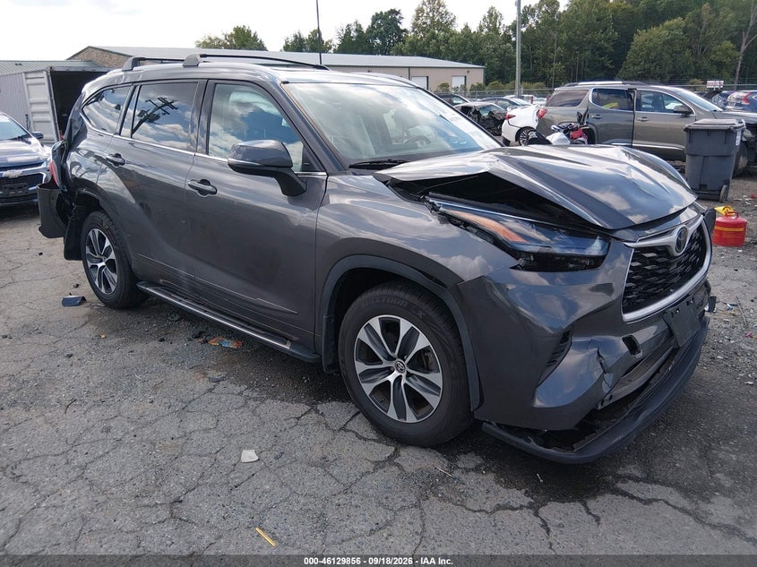 2022 TOYOTA HIGHLANDER XLE | 5TDGZRBH4NS227367 | UPCARS