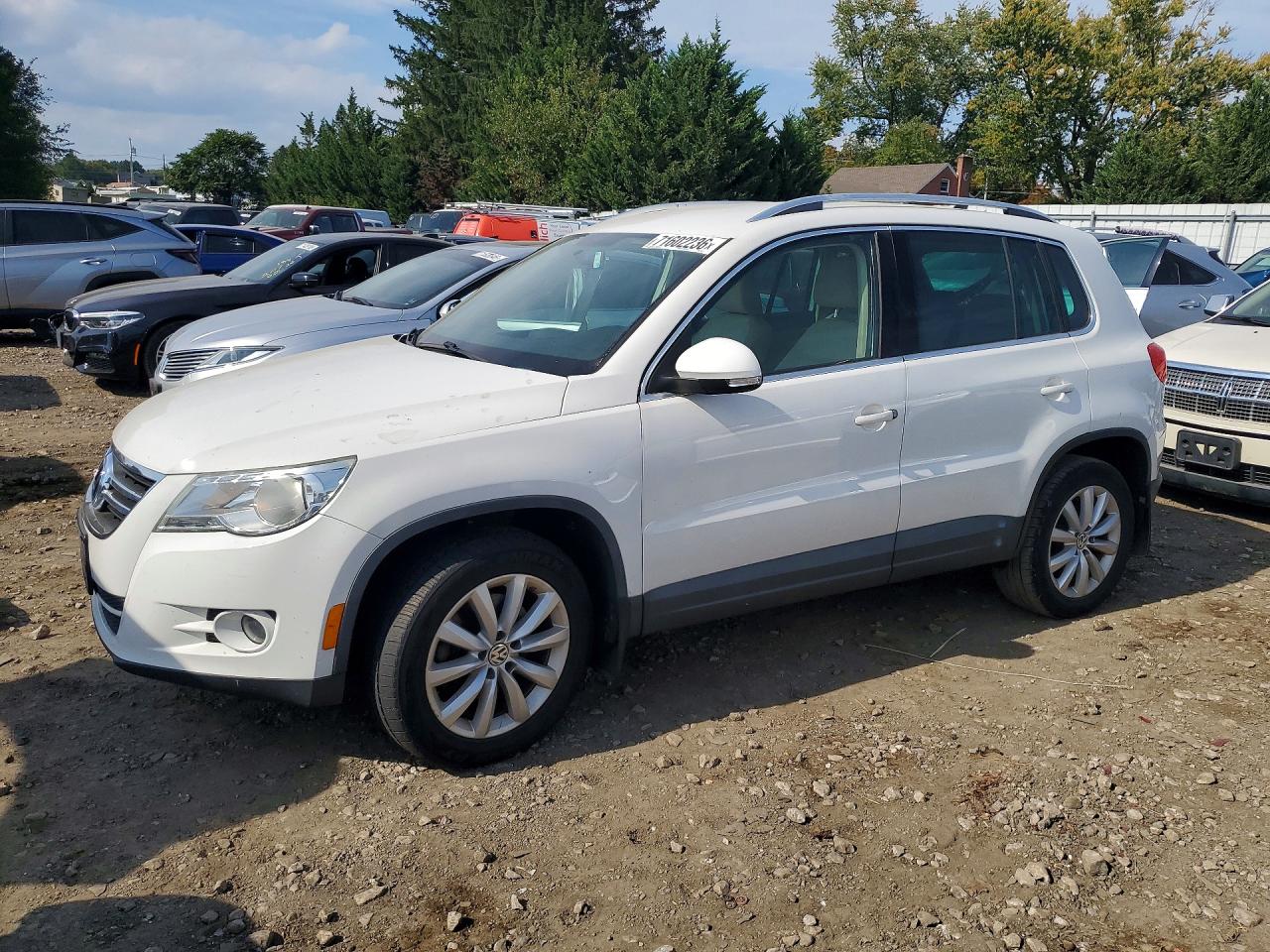 2011 VOLKSWAGEN TIGUAN S | WVGBV7AX1BW557462 | UPCARS