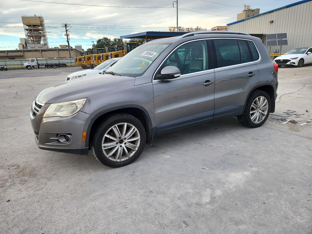 2011 VOLKSWAGEN TIGUAN S | WVGBV7AX3BW506349 | UPCARS