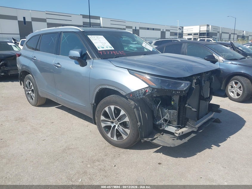 2022 TOYOTA HIGHLANDER XLE | 5TDHZRAH5NS135819 | UPCARS