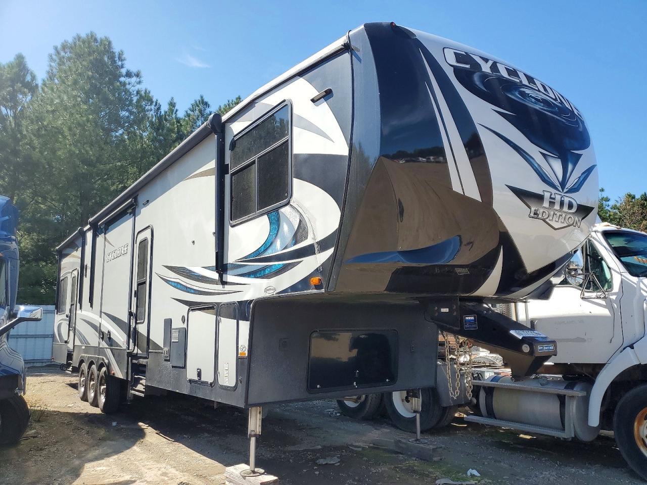 2018 OTHER RECREATIONAL VEHICLE RECREATION HEARTLAND CYCLONE CAMPER | 5SFCG4335JE358864 | UPCARS