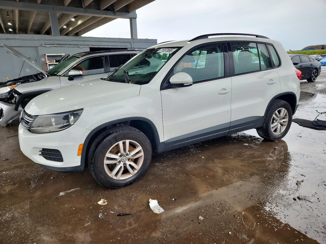 2015 VOLKSWAGEN TIGUAN S | WVGBV7AX1FW102052 | UPCARS