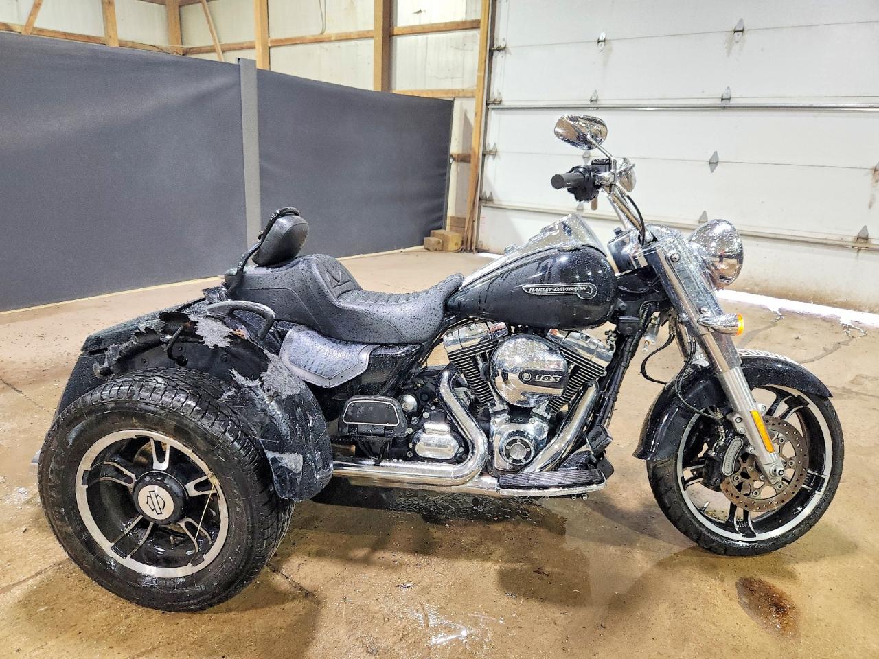 2015 HARLEY-DAVIDSON FL FREE WHEELER | 1HD1MCM10FB858674 | UPCARS