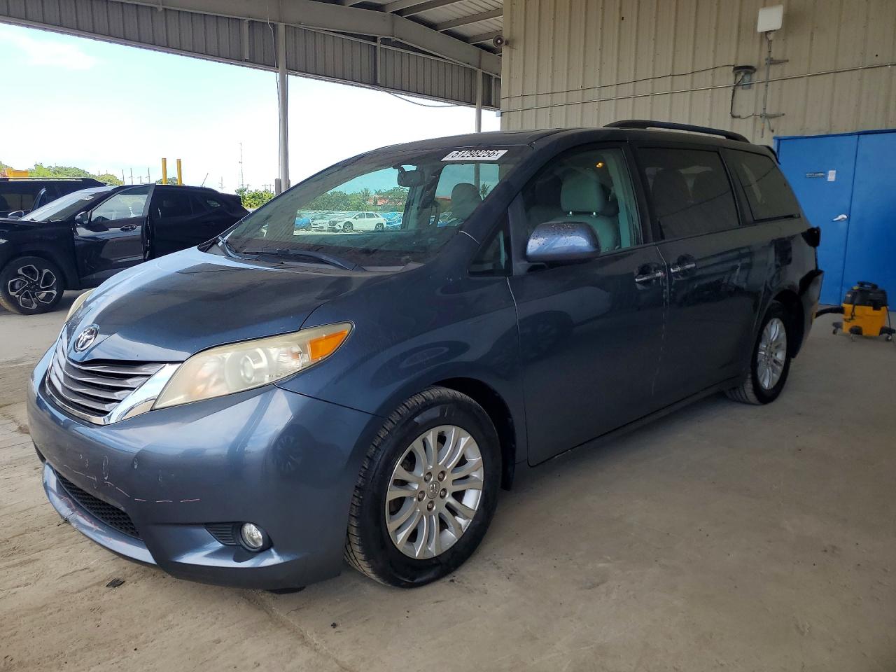 2017 TOYOTA SIENNA XLE 8-PASSENGER | 5TDYZ3DC2HS806493 | UPCARS