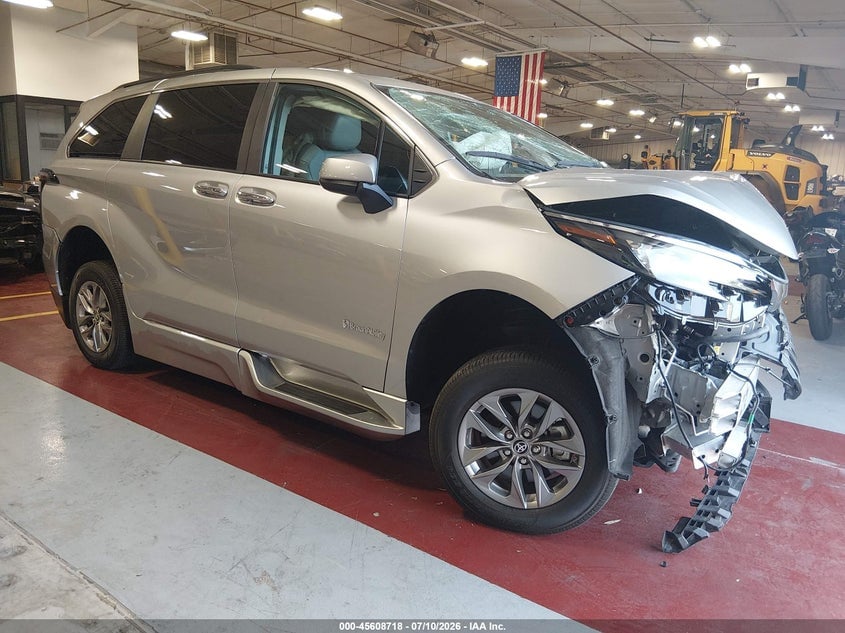 2024 TOYOTA SIENNA XLE | 5TDJRKECXRS191543 | UPCARS