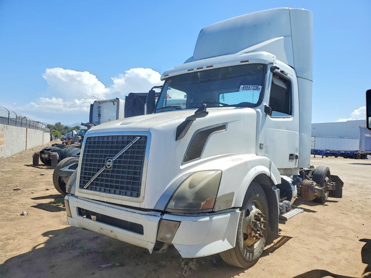 2013 VOLVO VNL SEMI TRUCK | 4V4NC9EG1DN564048 | UPCARS