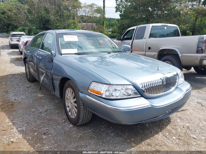 2004 LINCOLN TOWN CAR SIGNATURE | 1LNHM81W54Y663298 | UPCARS