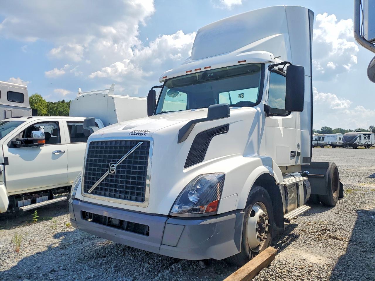 2018 VOLVO VN SEMI TRUCK | 4V4N39TG3JN892442 | UPCARS