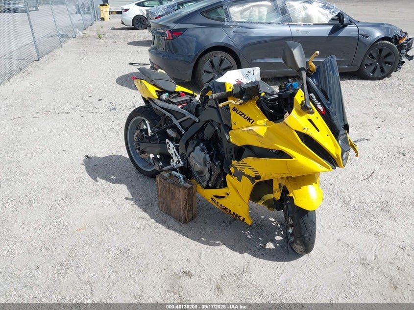 2024 SUZUKI GSX800 F | JS1EM13B6R7100096 | UPCARS