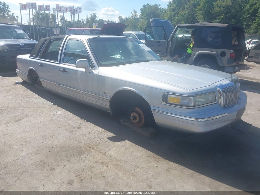 1996 LINCOLN TOWN CAR SGN/DMND ANV/CYPRESS/JN | 1LNLM82W1TY721480 | UPCARS