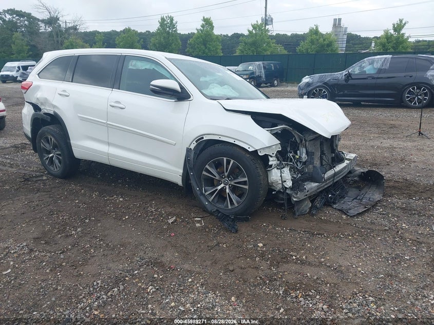 2018 TOYOTA HIGHLANDER LE | 5TDBZRFH0JS895214 | UPCARS