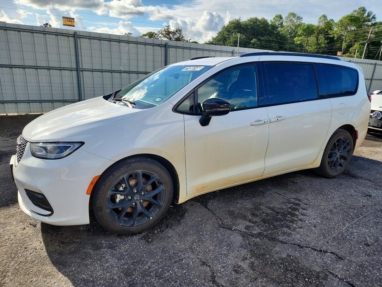 2025 CHRYSLER PACIFICA LIMITED | 2C4RC1GG5SR537642 | UPCARS