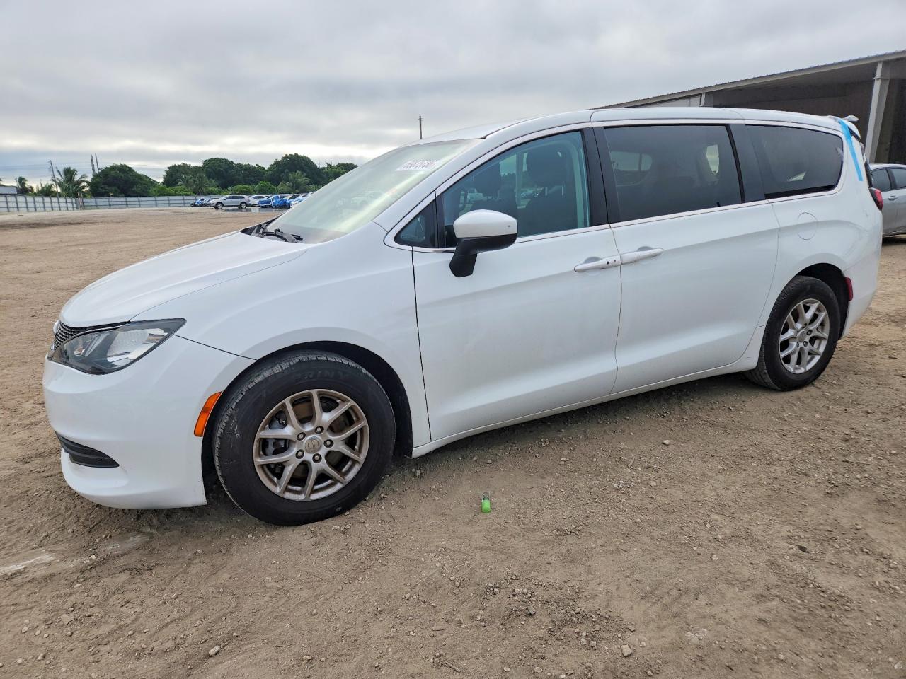 2017 CHRYSLER PACIFICA LX | 2C4RC1CGXHR598077 | UPCARS