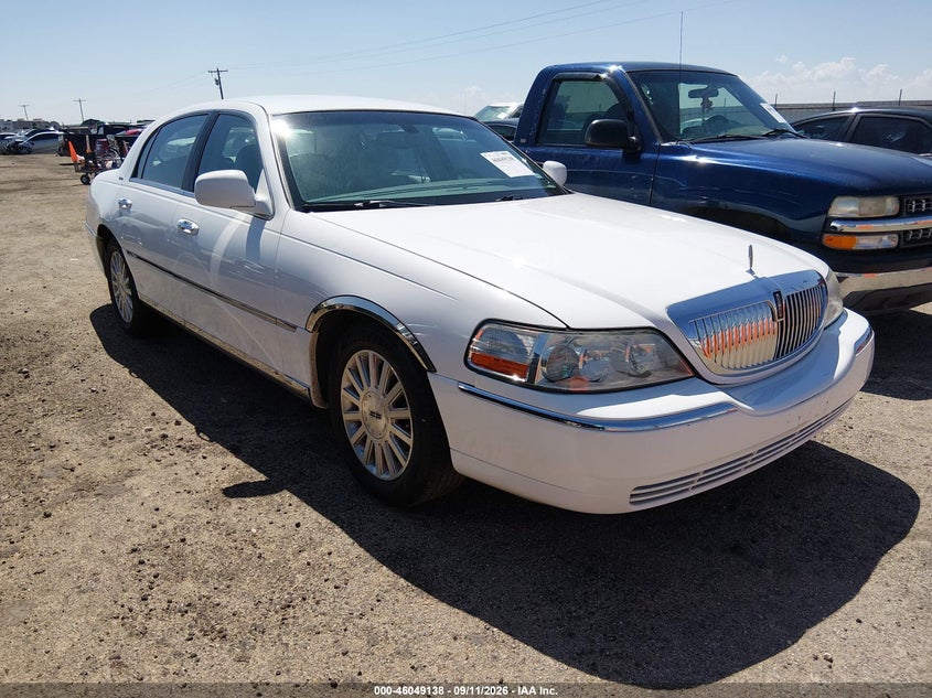 2004 LINCOLN TOWN CAR SIGNATURE | 1LNHM81W64Y638197 | UPCARS