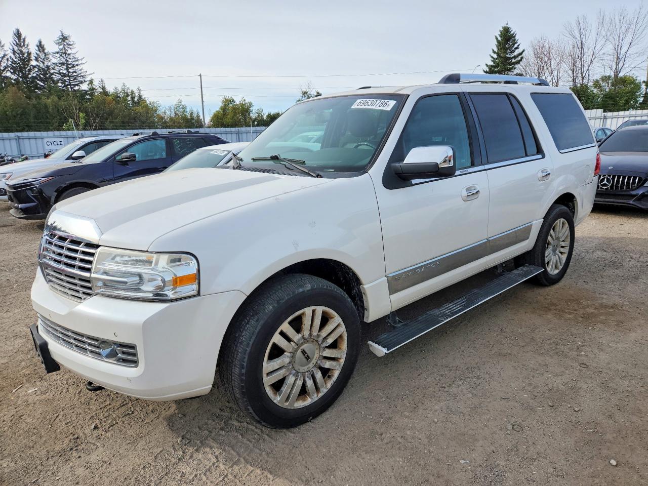2011 LINCOLN NAVIGATOR | 5LMJJ2J56BEJ07107 | UPCARS