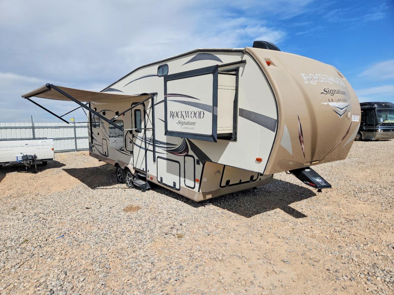 2015 TPEW RECREATION FOREST RIVER ROCKWOOD SIGNATURE CAMPER | 4X4FRLD24F1867038 | UPCARS