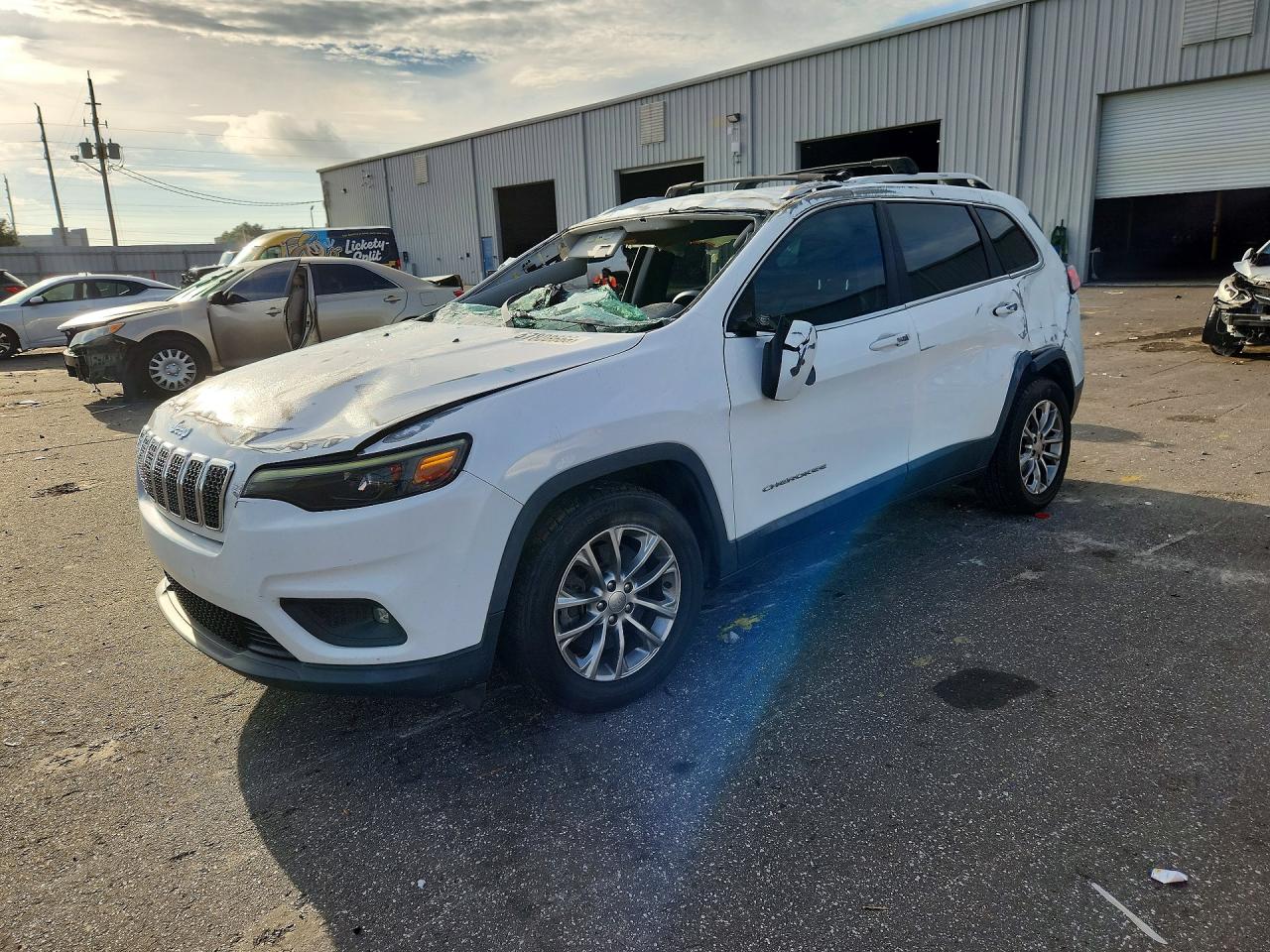 2019 JEEP CHEROKEE LATITUDE PLUS | 1C4PJLLB8KD154252 | UPCARS