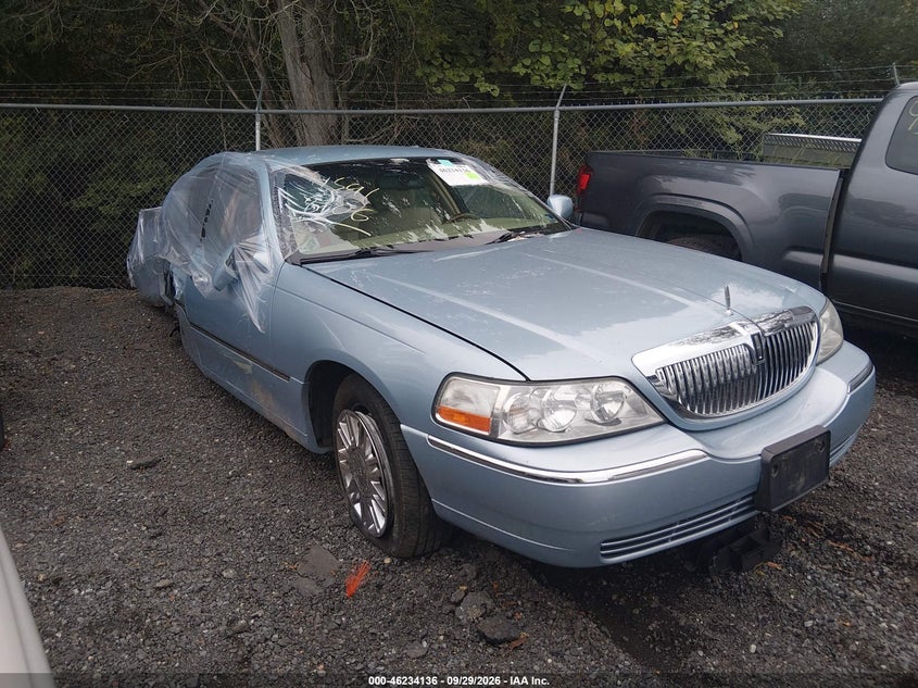 2008 LINCOLN TOWN CAR SIGNATURE LIMITED | 2LNHM82VX8X642359 | UPCARS