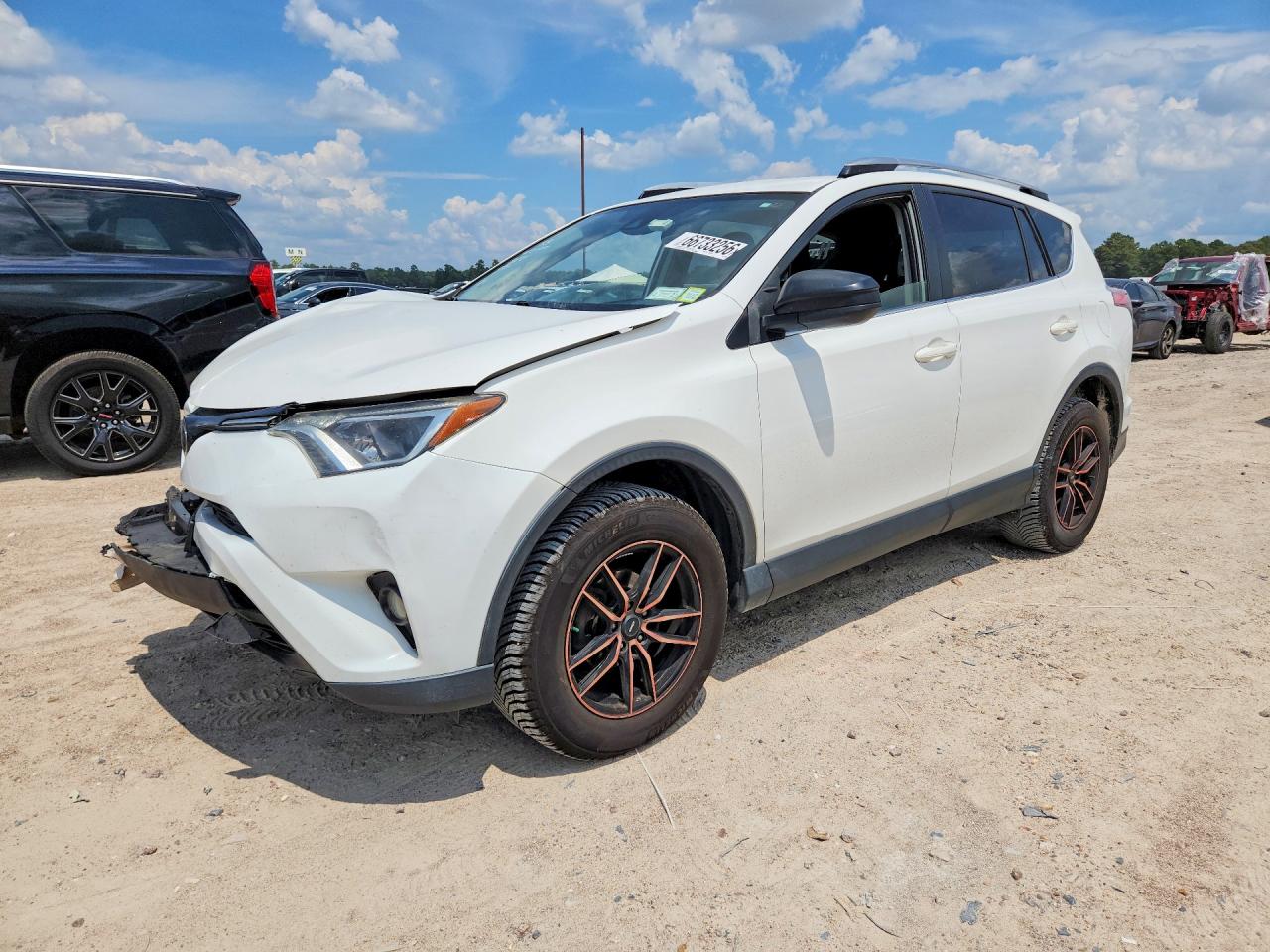 2018 TOYOTA RAV4 LE | JTMBFREV6JD250613 | UPCARS