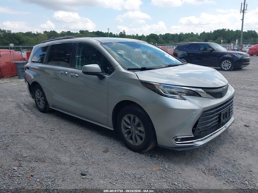 2021 TOYOTA SIENNA XLE | 5TDJRKEC2MS066478 | UPCARS