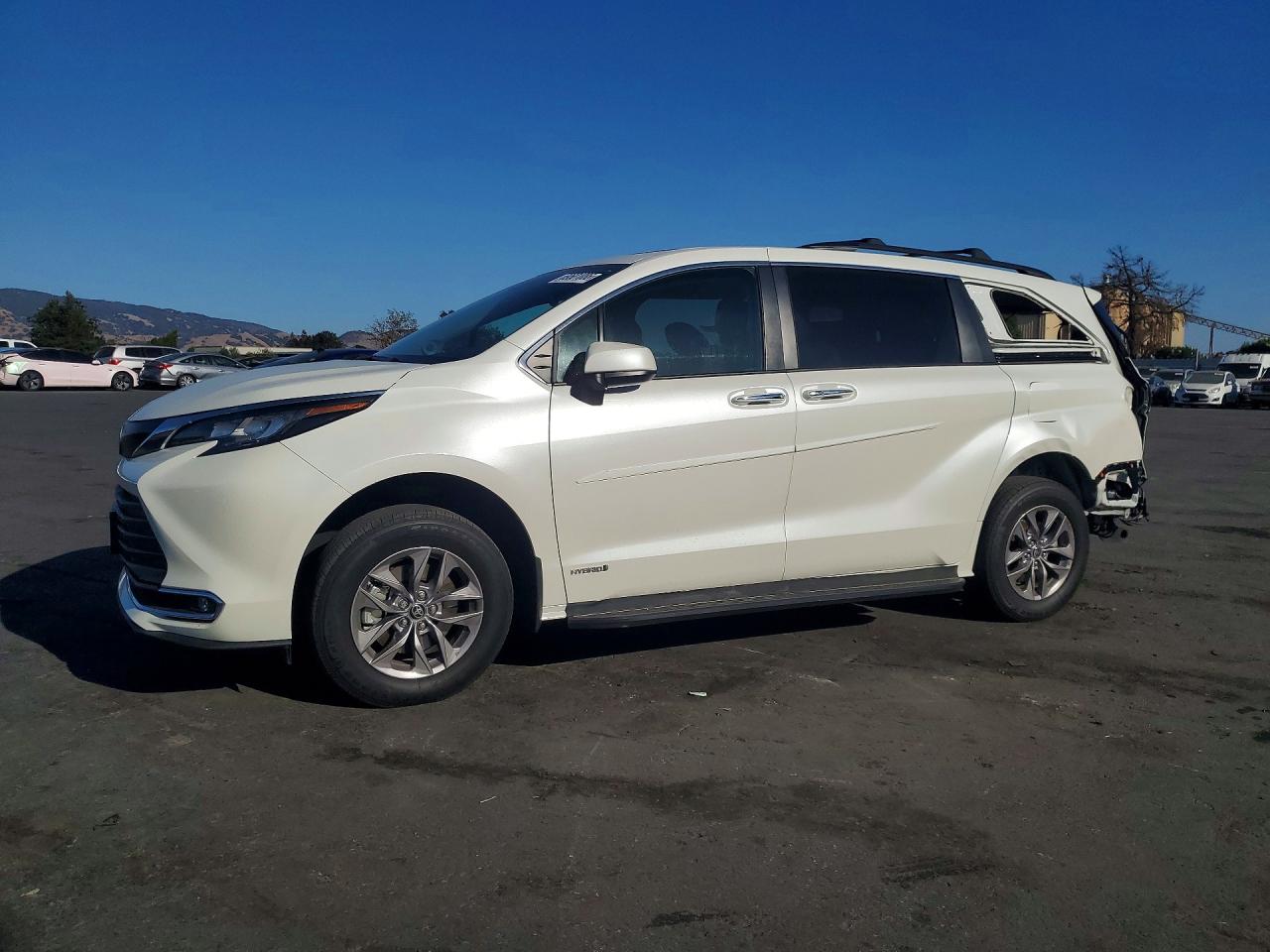 2021 TOYOTA SIENNA XLE | 5TDJRKEC5MS041171 | UPCARS