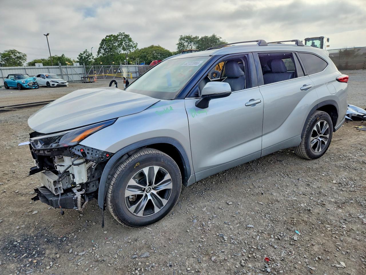 2022 TOYOTA HIGHLANDER XLE | 5TDHARAH1NS513397 | UPCARS