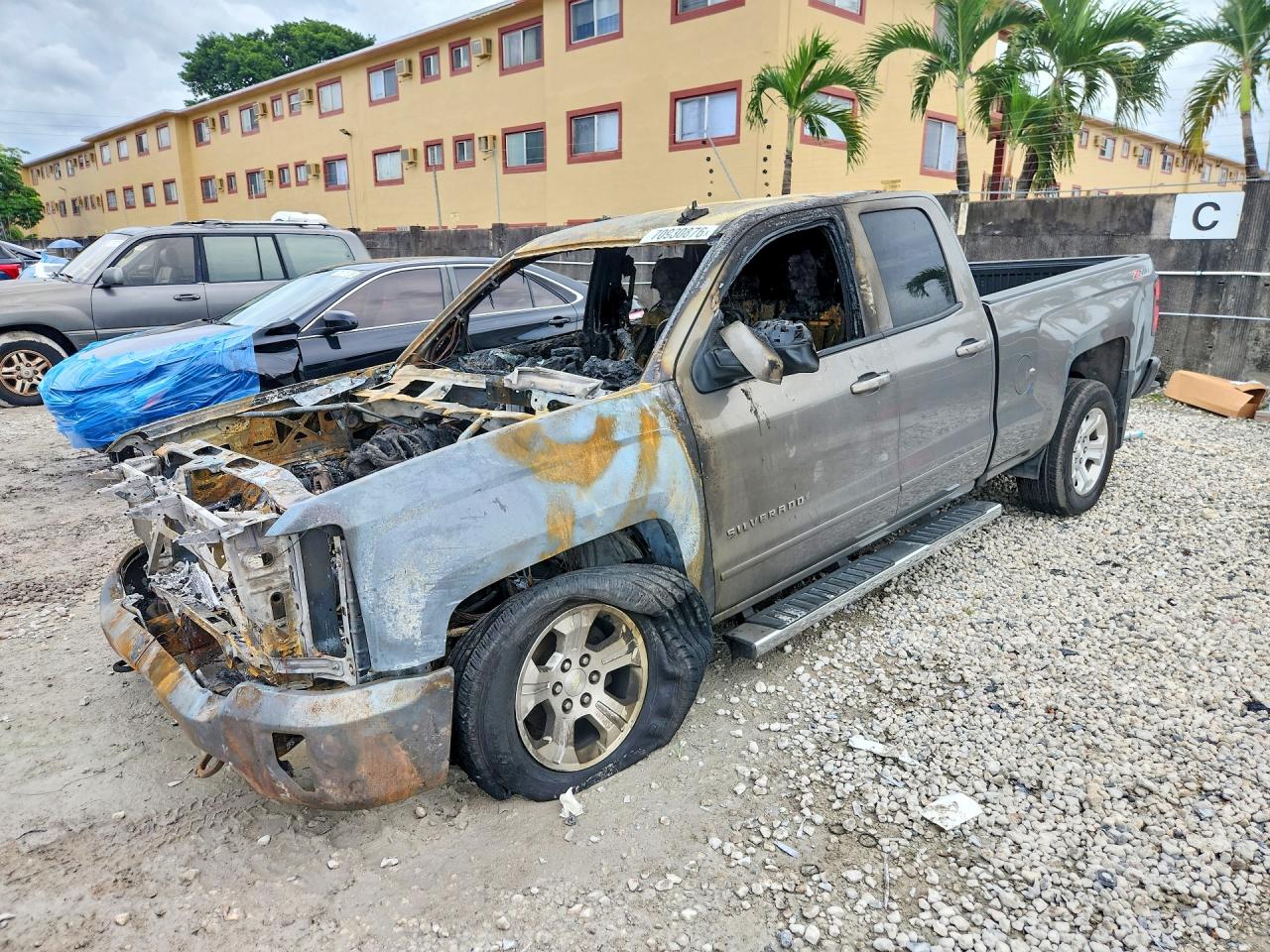 2017 CHEVROLET SILVERADO K1500 LT | 1GCVKREC7HZ177076 | UPCARS