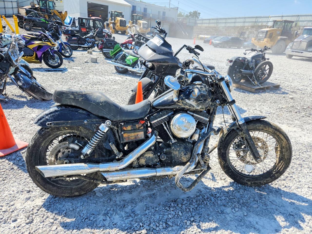 2017 HARLEY-DAVIDSON FX DYNA STREET BOB | 1HD1GXM16HC324624 | UPCARS