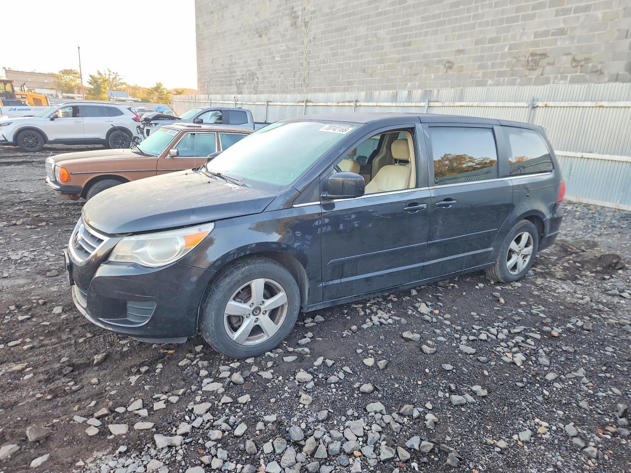 2010 VOLKSWAGEN ROUTAN SEL | 2V4RW5DX1AR195470 | UPCARS