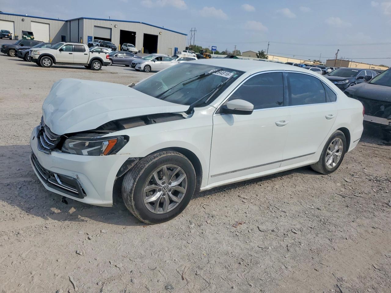 2016 VOLKSWAGEN PASSAT S | 1VWAS7A33GC042166 | UPCARS