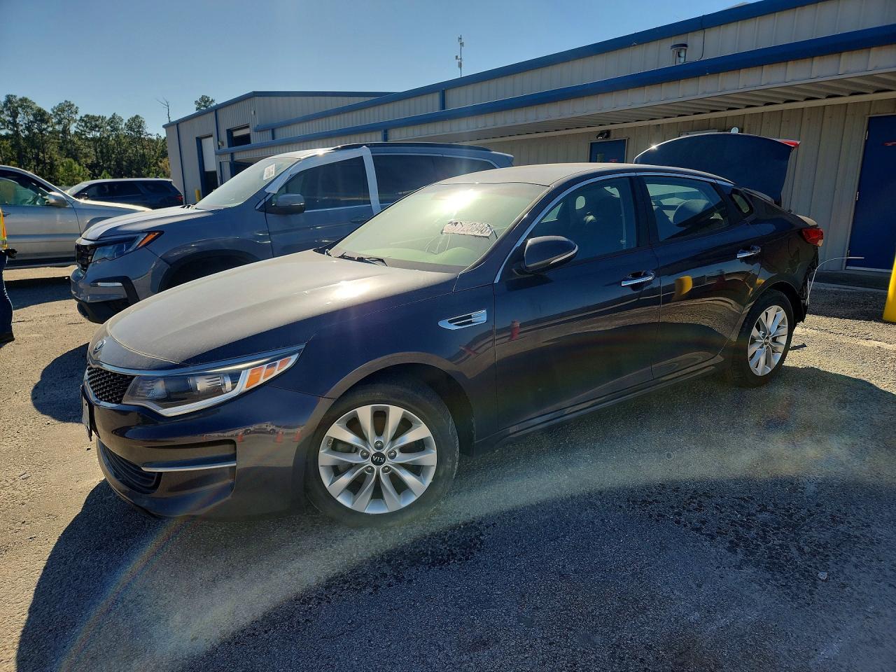 2017 KIA OPTIMA LX | 5XXGT4L30HG141146 | UPCARS